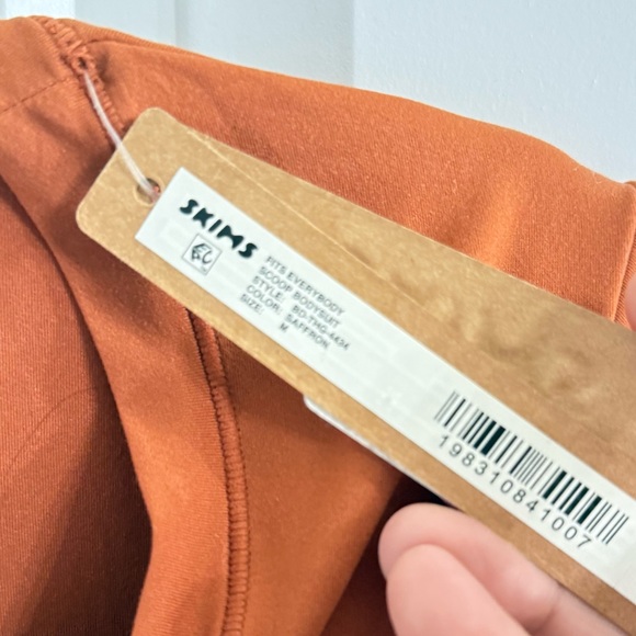SKIMS SAFFRON Long Sleeve FITS EVERYBODY Bodysuit - Picture 2 of 4